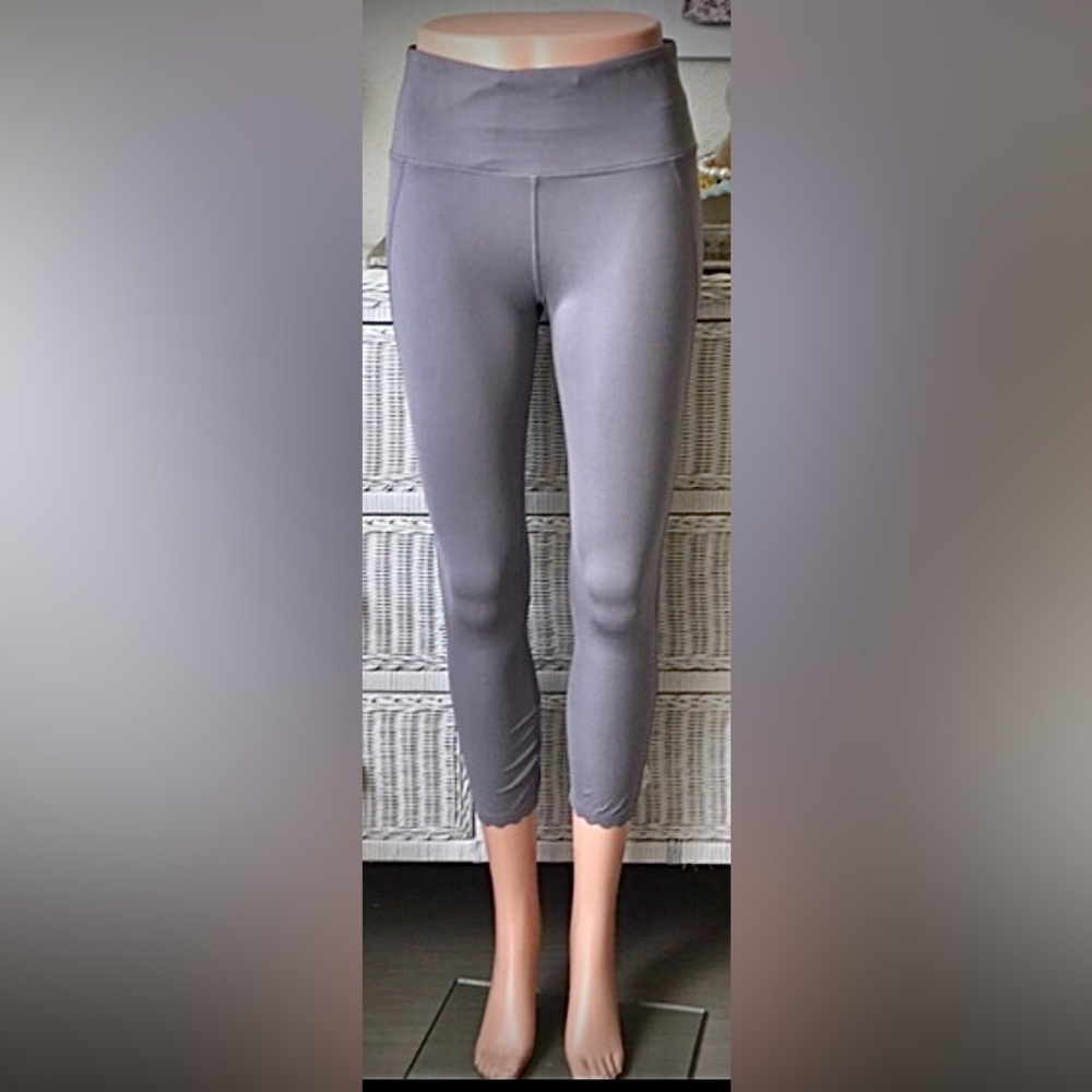 Varley cropped leggings in light grey color size Small